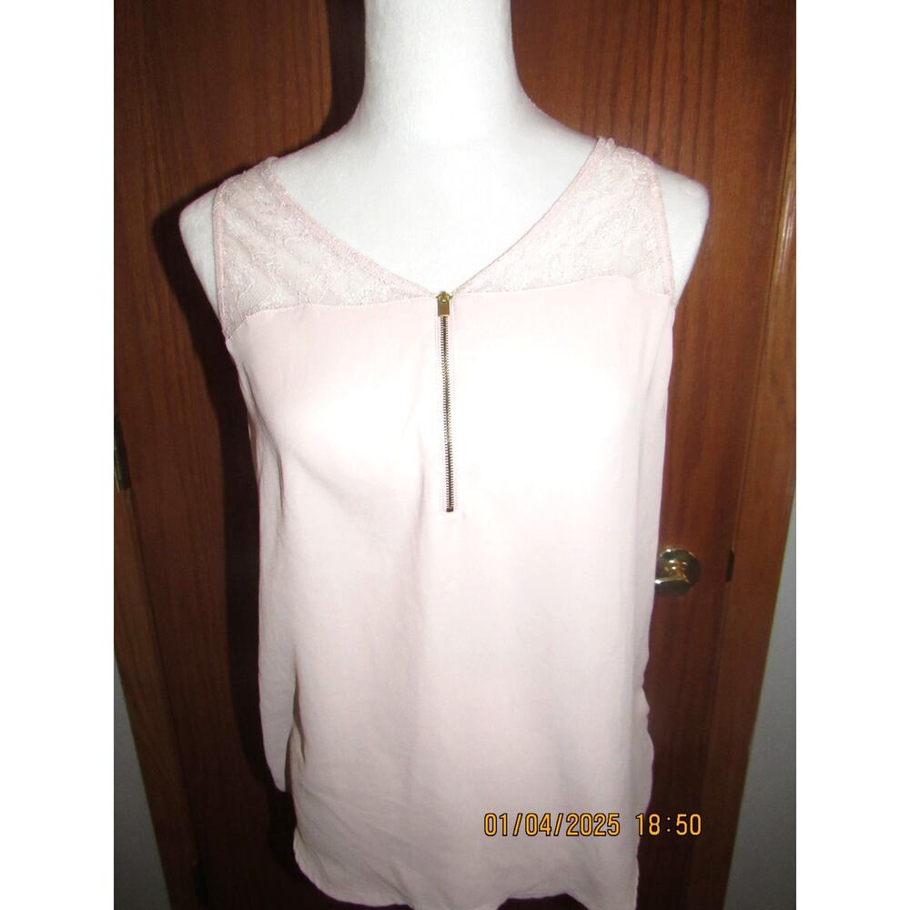 Medium Sleeveless Dress Shirt in Pale Pink